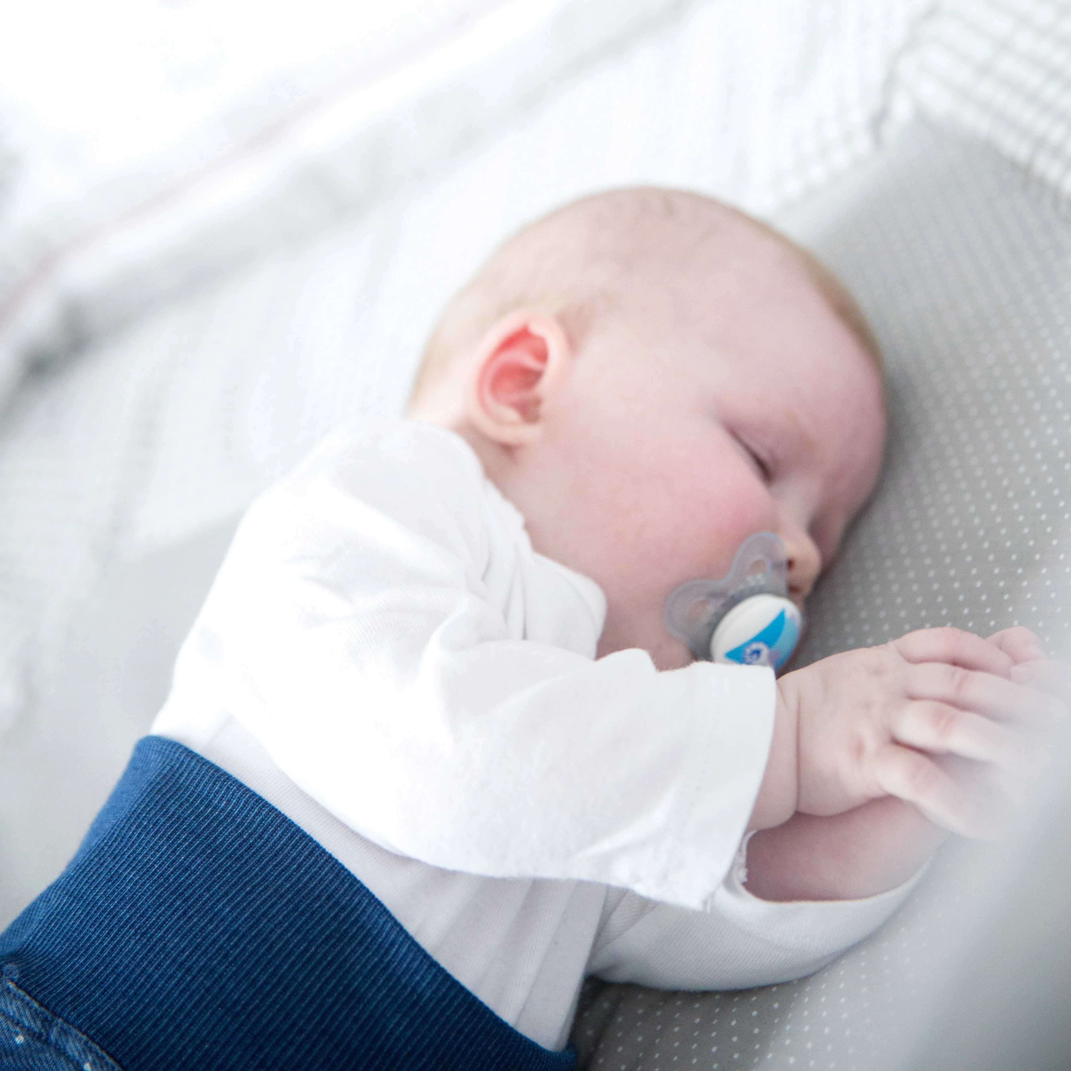 Laufgitter 'Adam & Eule', 6-eckig, sicheres Spielgitter inkl. Schutzeinlage & Rollen, Holz weiß - Image 3