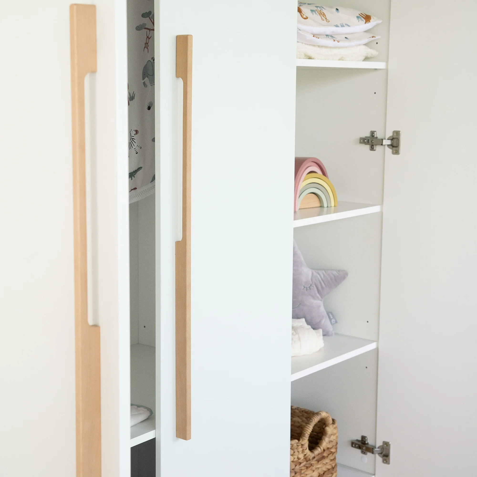 Kinderzimmer Set 'Lumo' 3-teilig - Kombi-Bett + Wickelkommode + Kleiderschrank - Weiß / Artisan Eiche - Image 21