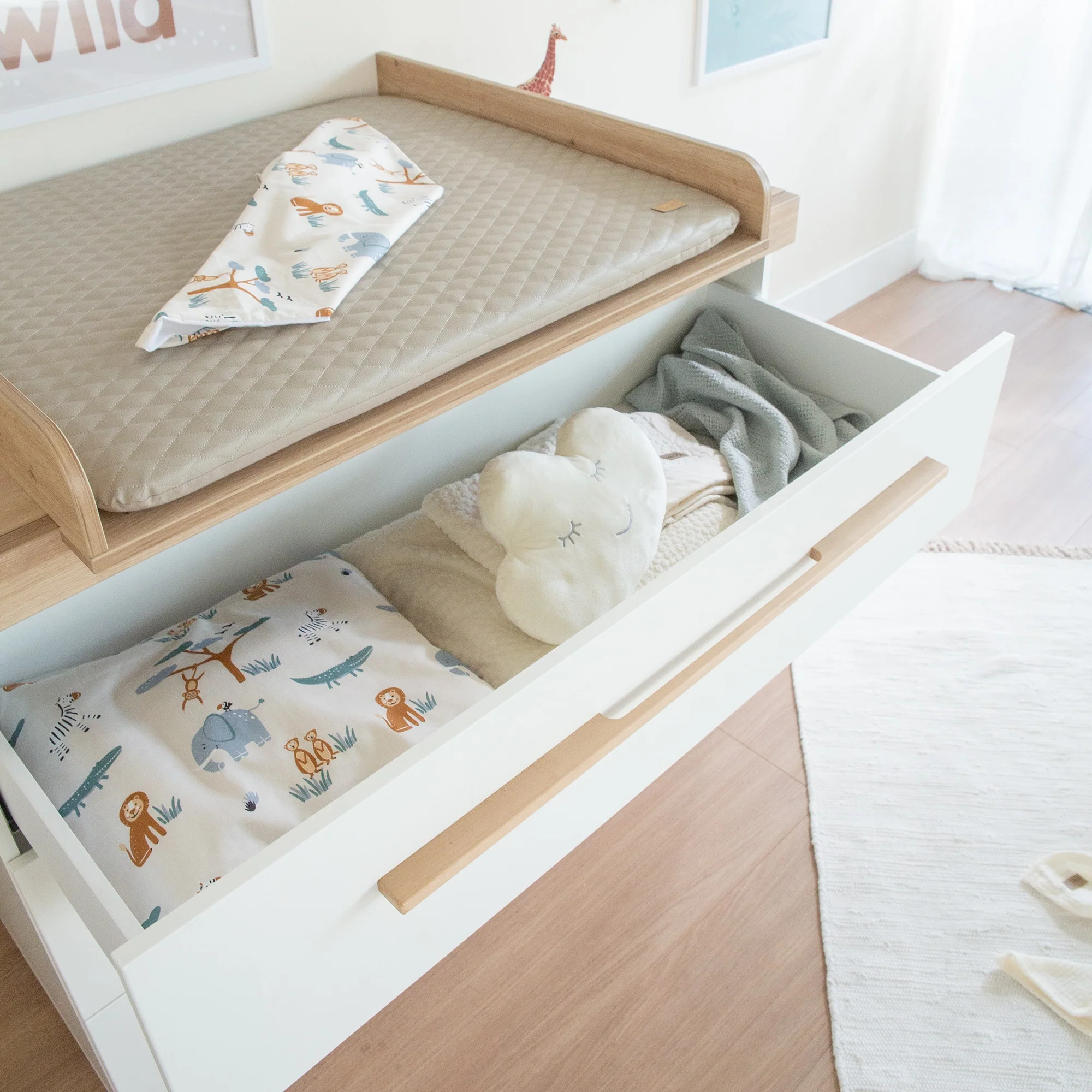 Kinderzimmer Set 'Lumo' 3-teilig - Kombi-Bett + Wickelkommode + Kleiderschrank - Weiß / Artisan Eiche - Image 3