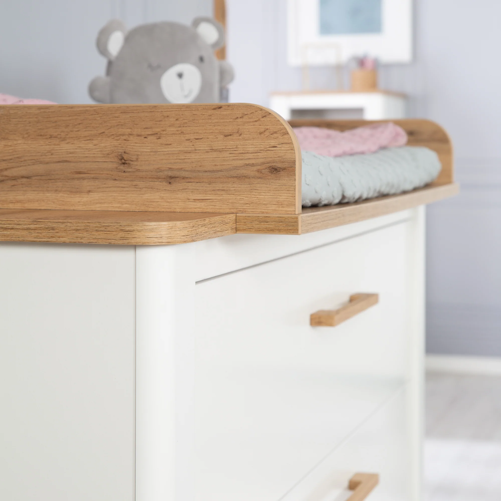 Möbelset 'Ava‘ 2-teilig, inkl. Kombi-Kinderbett 70 x 140 cm & Wickelkommode schranktief - Image 12
