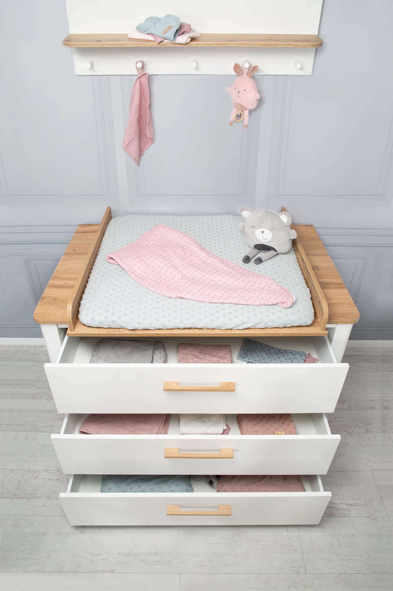 Möbelset 'Ava‘ 2-teilig, inkl. Kombi-Kinderbett 70 x 140 cm & Wickelkommode schranktief - Image 17