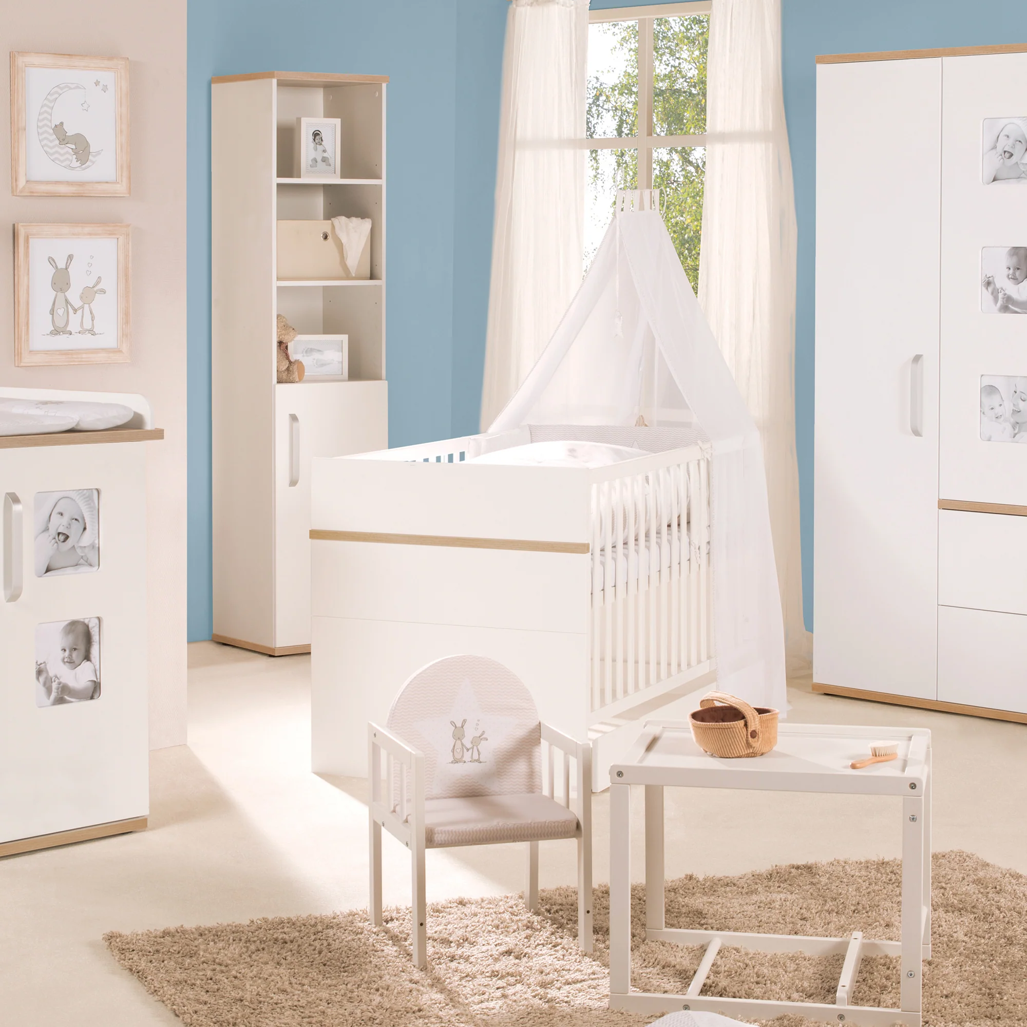 Babymöbel-Set 'Pia', 2-tlg, inkl. Kombi-Bett 70 x 140 cm & breiter Wickelkommode, Weiß / San Remo Eiche - Image 6