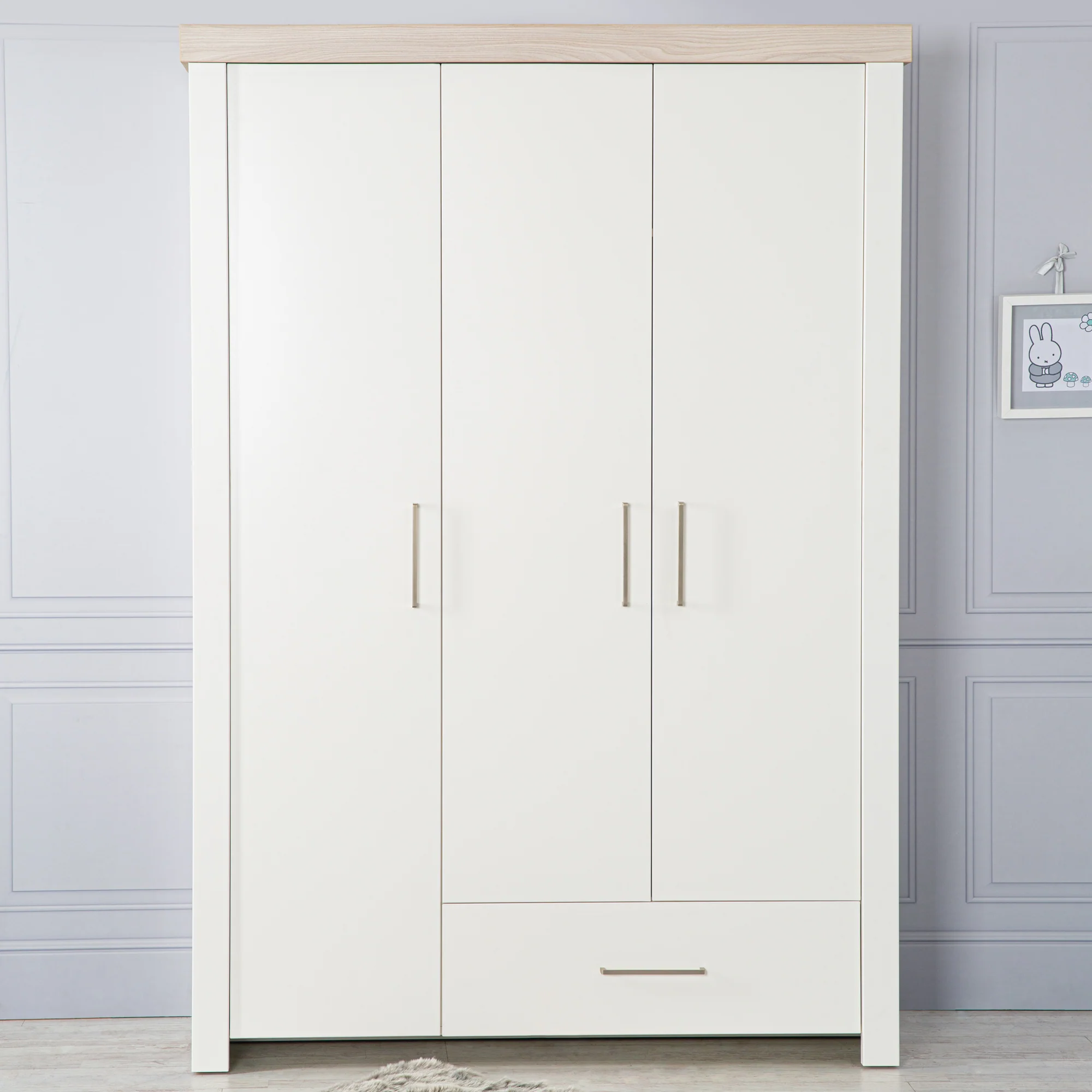 Kleiderschrank 'Lucy' 3-trg, Korpus weiß, Kranz in 'Luna Elm' - Image 4