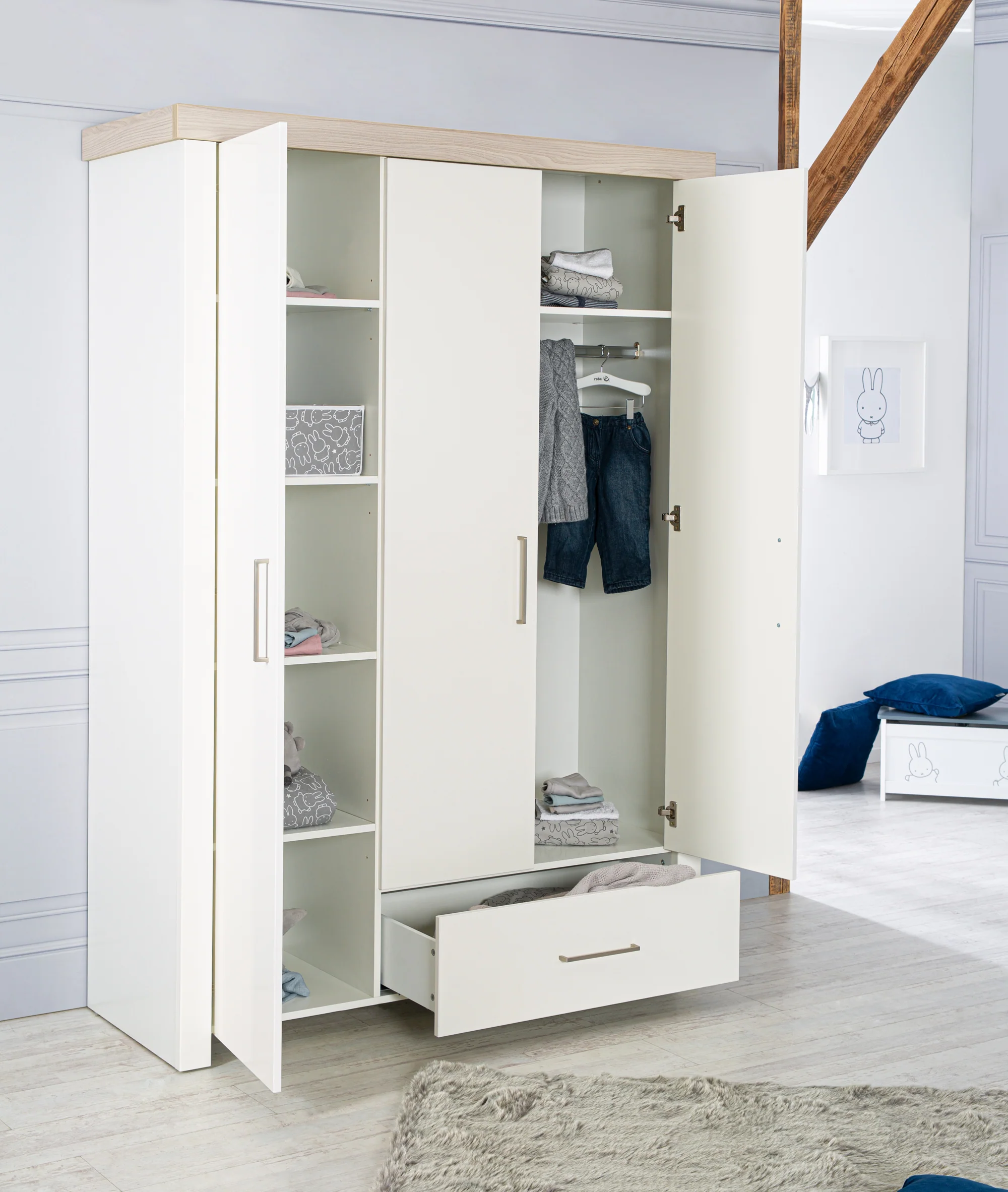 Kleiderschrank 'Lucy' 3-trg, Korpus weiß, Kranz in 'Luna Elm' - Image 8