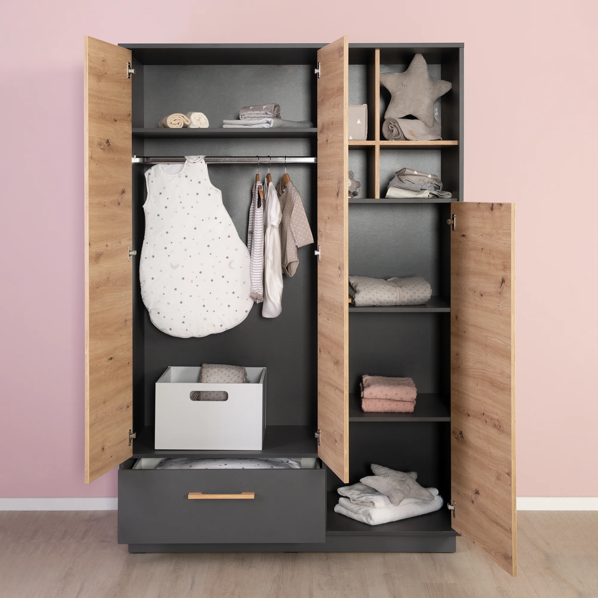 Kleiderschrank 'Lenn' 3-türig - Anthrazit - Holzdekor 'Artisan Eiche' - Massivholzgriffe - Image 7