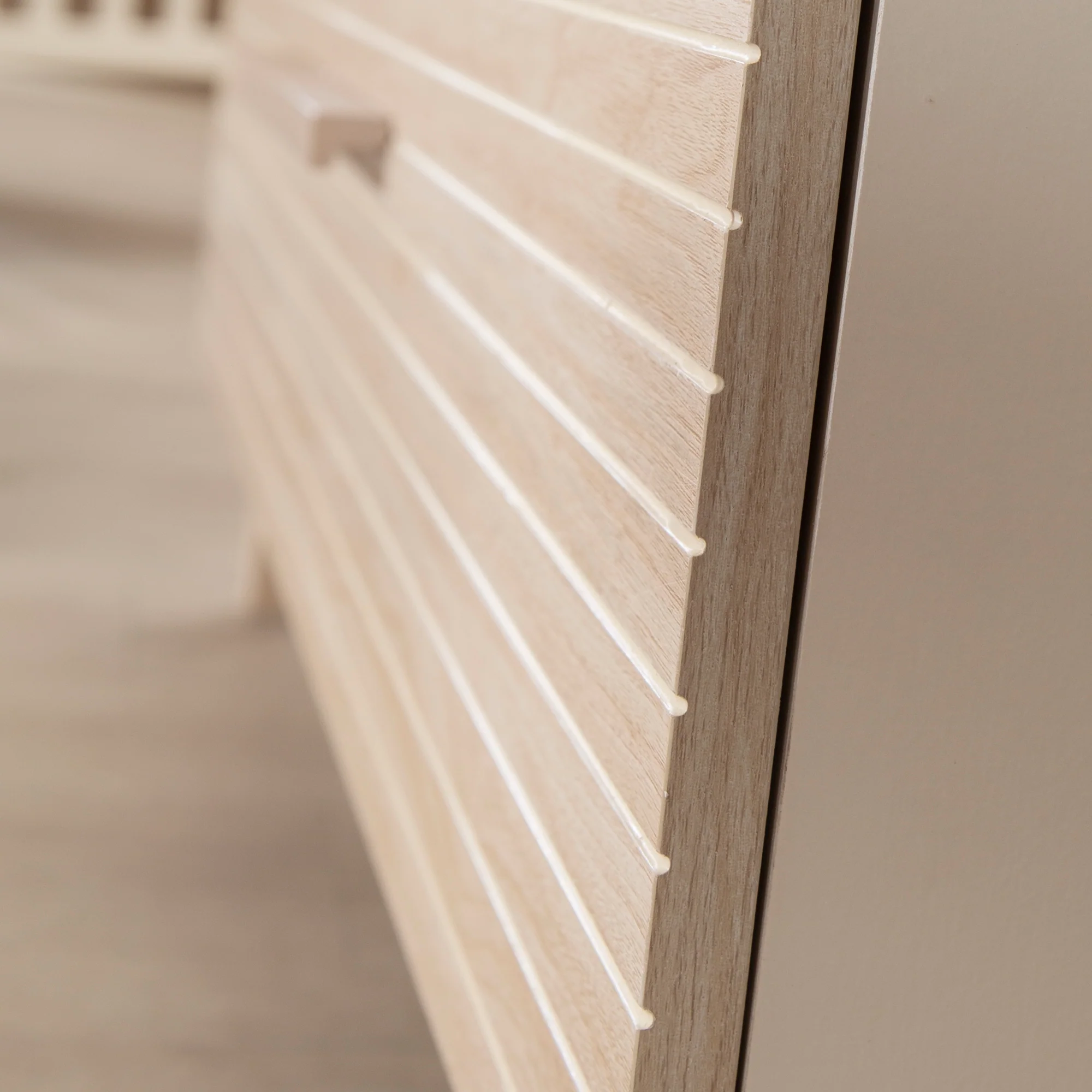 Kinderkleiderschrank 'Sidney' 3-türig - Füße und Griffe aus Massivholz - Cashmere / Dekor Eiche - Image 5