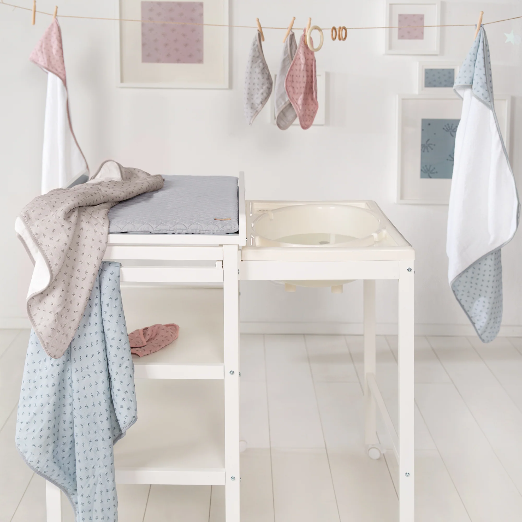 Organic Kapuzenhandtuch 'Lil Planet' silbergrau, Musselin-Stoff, Bio-Baumwolle, GOTS, 80 x 80 cm - Image 4