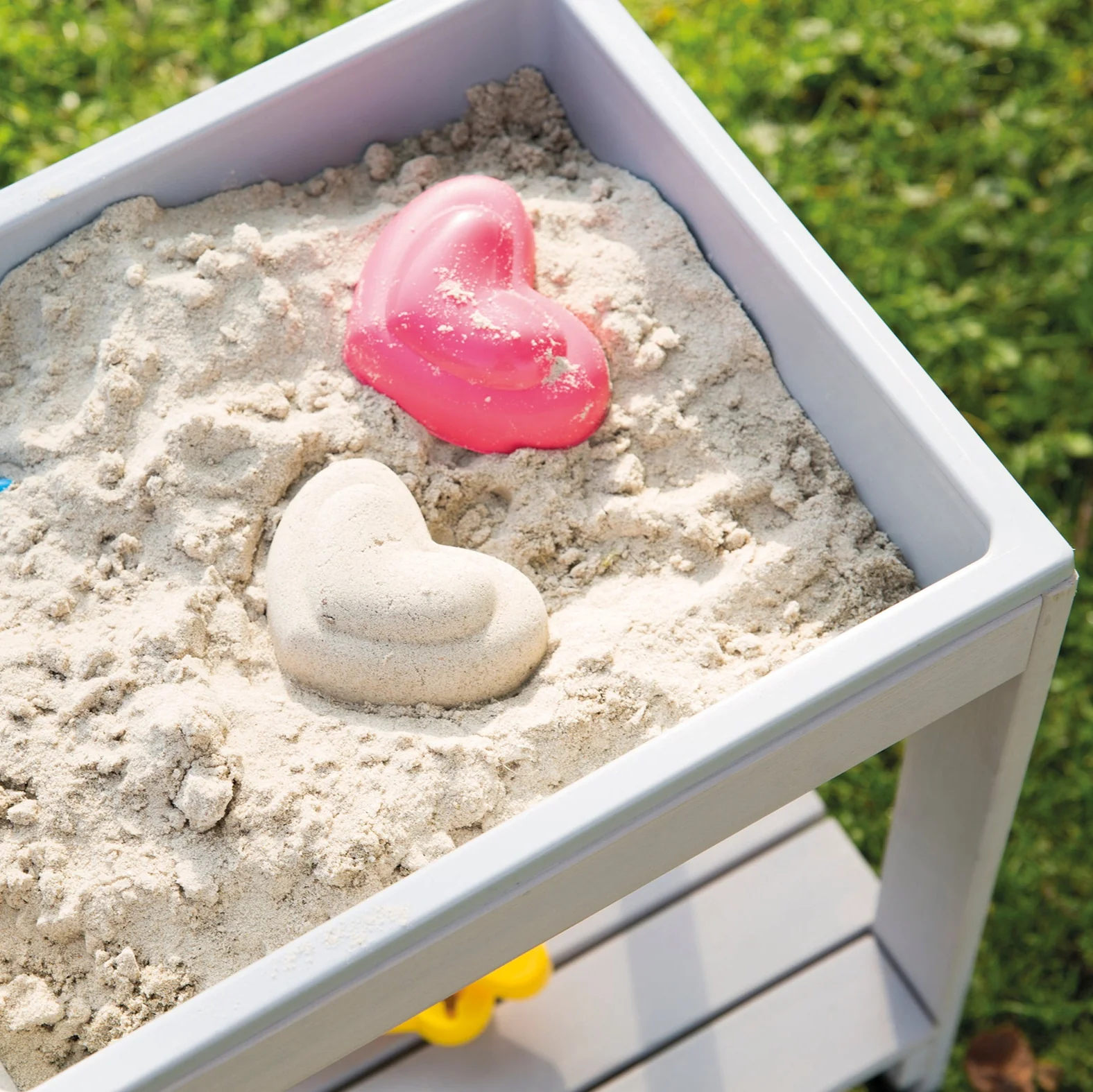 Outdoor+ Spieltisch 'Tiny', wetterfester Massivholz, Sand- & Matschtisch, grau lasiert - Image 6