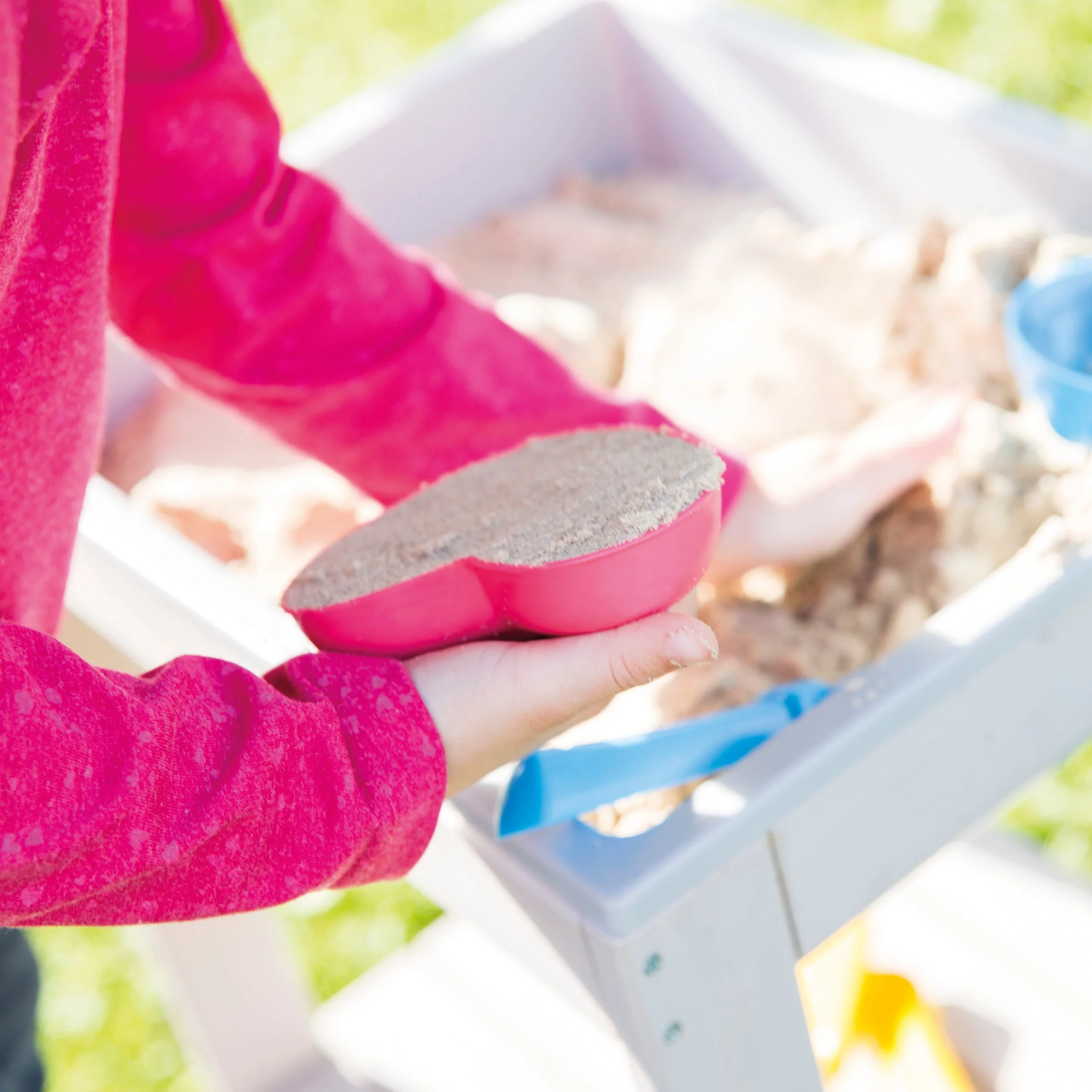 Outdoor+ Spieltisch 'Tiny', wetterfester Massivholz, Sand- & Matschtisch, grau lasiert - Image 8