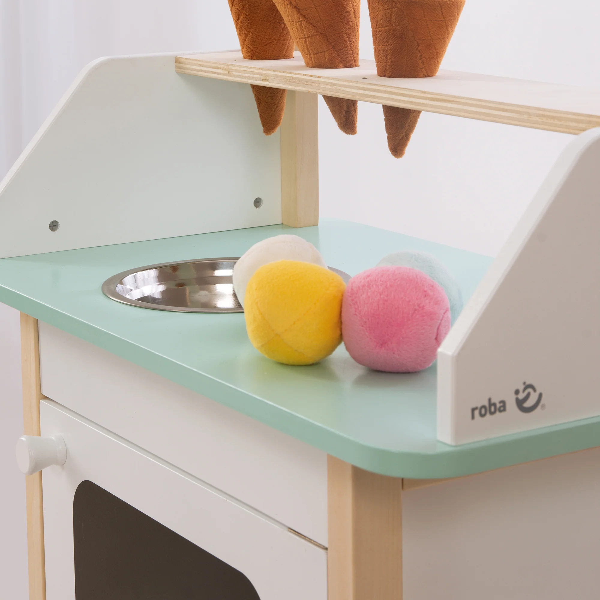 Eisstand aus Holz, mit Zubehör, 3 Stoffeiswaffeln, 6 Eiskugeln aus Plüsch, ab 3 Jahren - Image 13