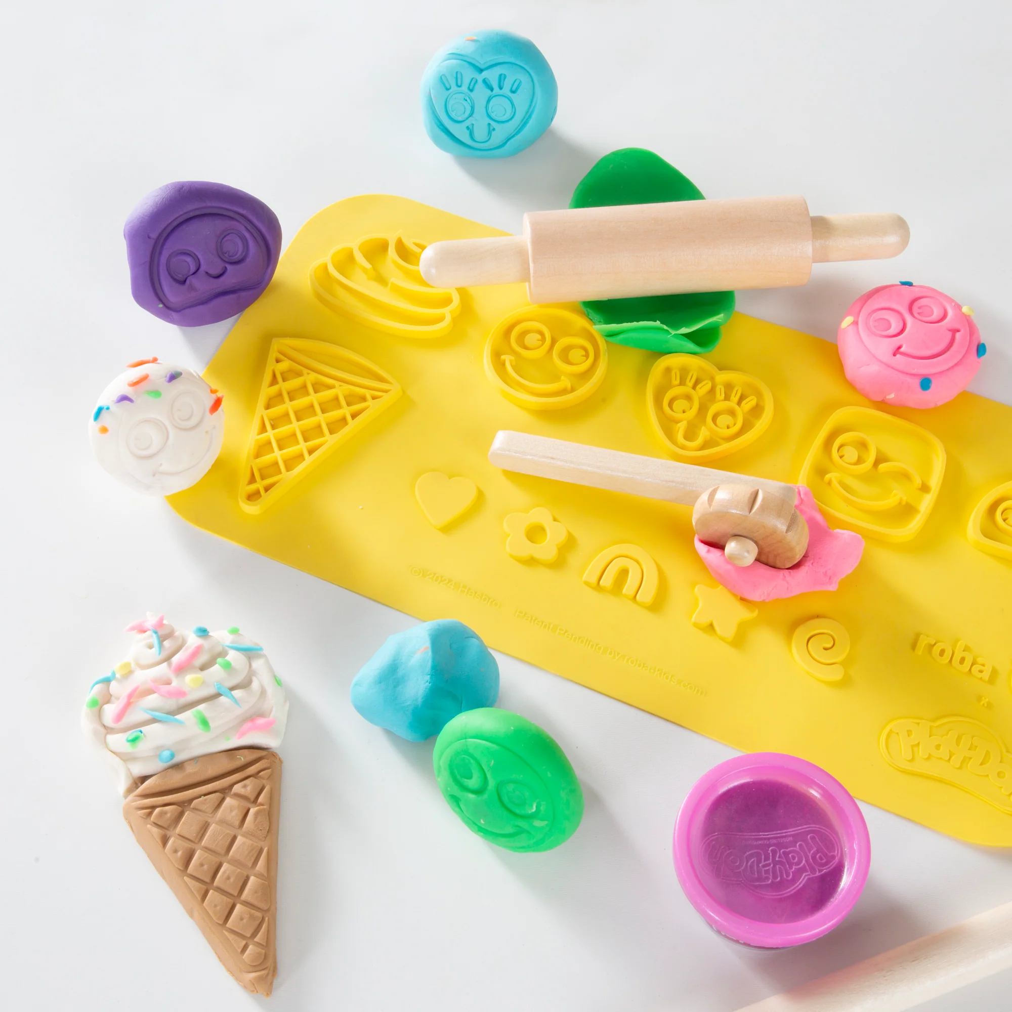 roba x Play-Doh Starterset - 3D-Kreativmatte, Holzwerkzeuge, 6 Knetdosen - Image 4