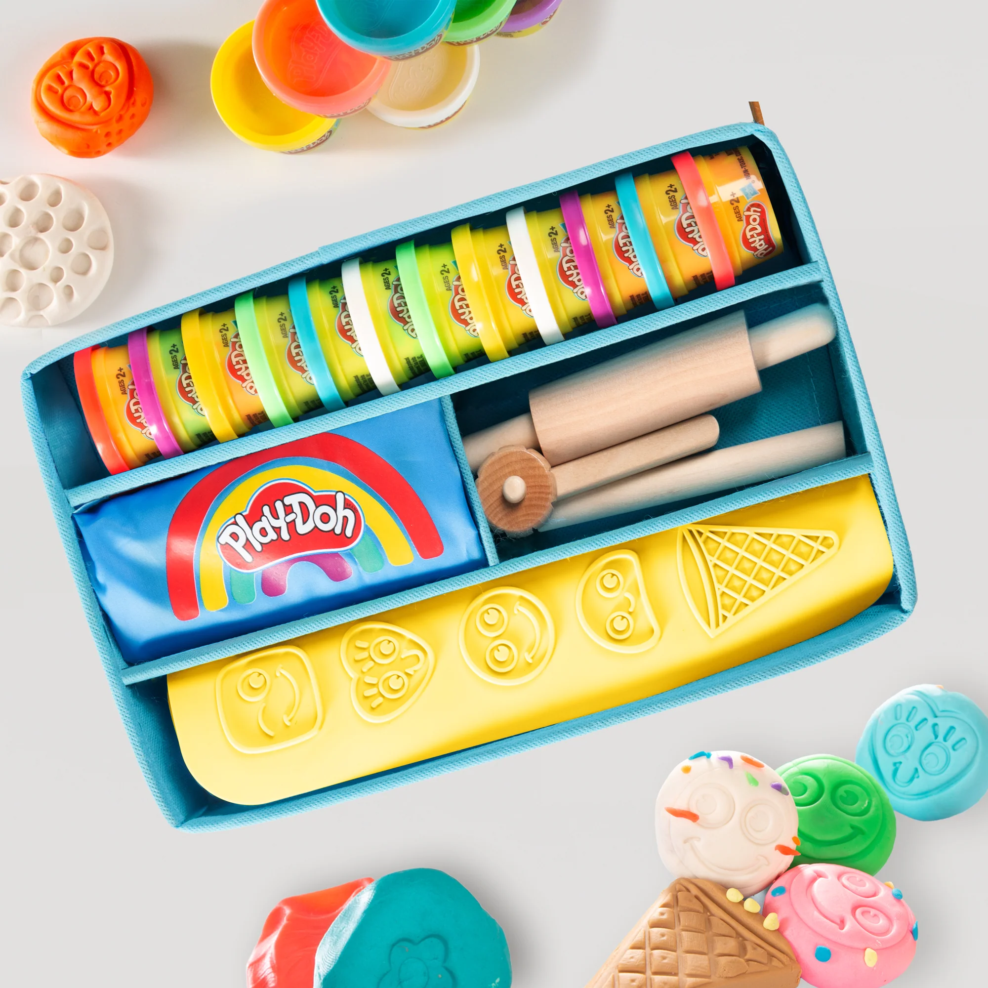 roba x Play-Doh Spielset mit Box, Kreativmatte, 12 Knete, Holzwerkzeugen & Schürze - Image 11