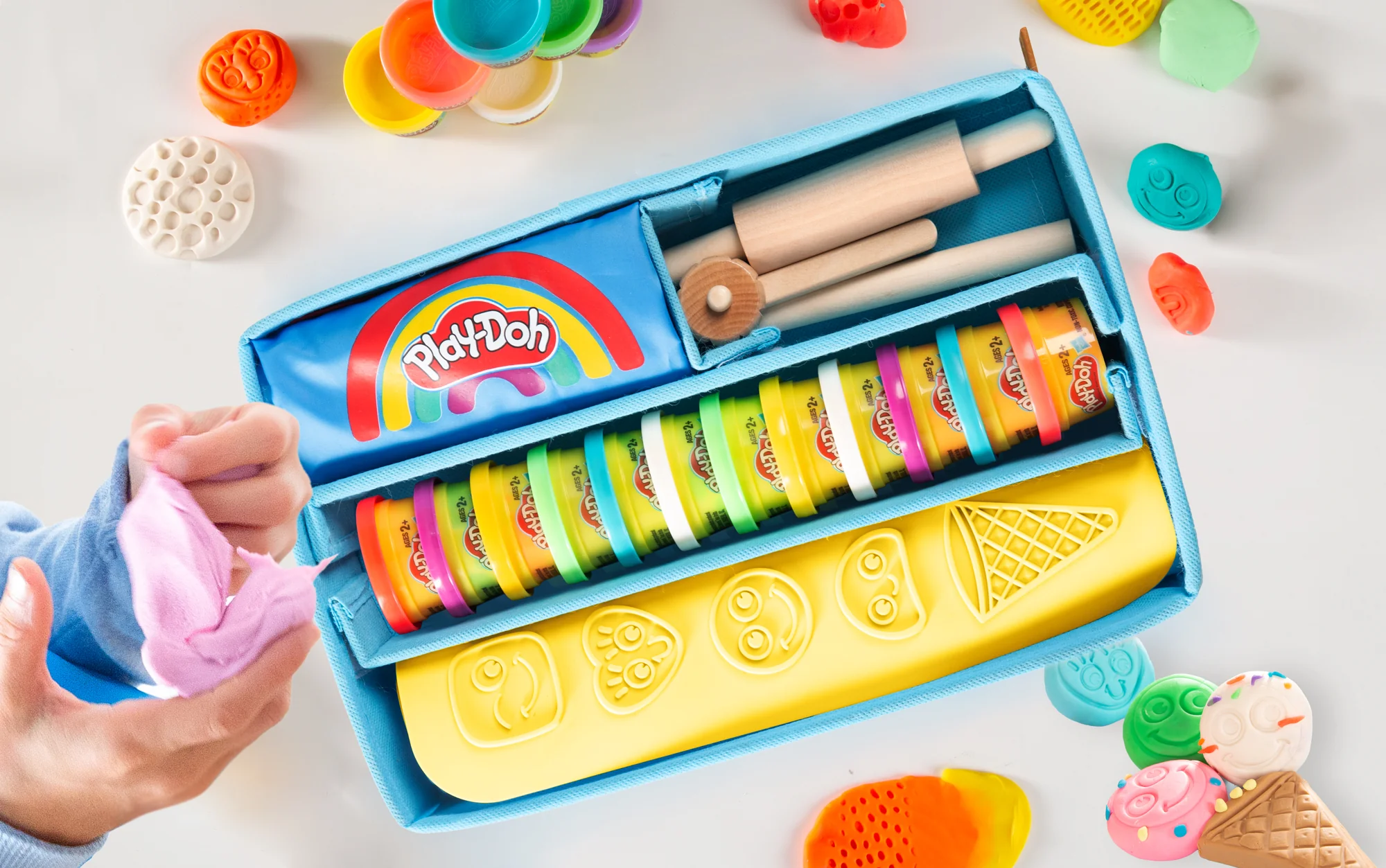 roba x Play-Doh Spielset mit Box, Kreativmatte, 12 Knete, Holzwerkzeugen & Schürze - Image 17